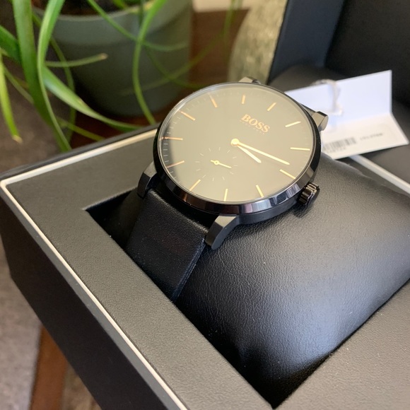 SOLD⛔️Authentic BOSS 42 Ionic plated steel leather watch - Picture 3 of 13